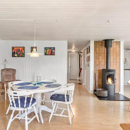 M317-vaeggerlose-petuniavej-11 * Bøtø By